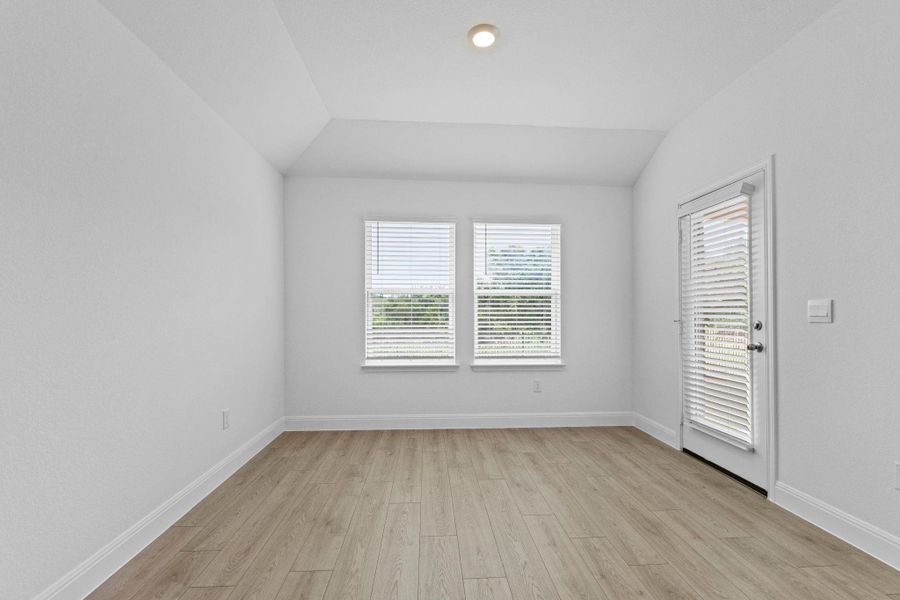 Spacious, unfurnished interior of a new home in Riverview, Georgetown (Image 19).