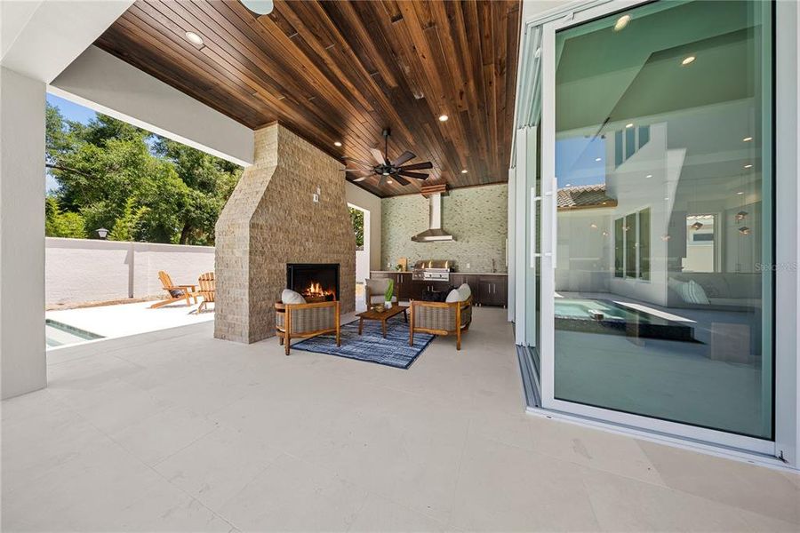 Exterior details and patio area of a home in , Orlando (Image 33).