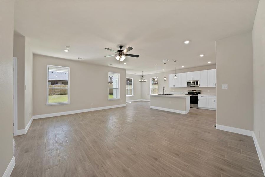 Spacious, unfurnished interior of a new home in , Granbury (Image 10).