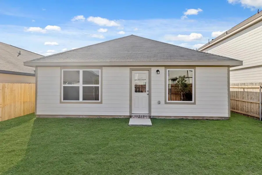 Exterior details and patio area of a home in Hanna Ranch, Everman (Image 3).