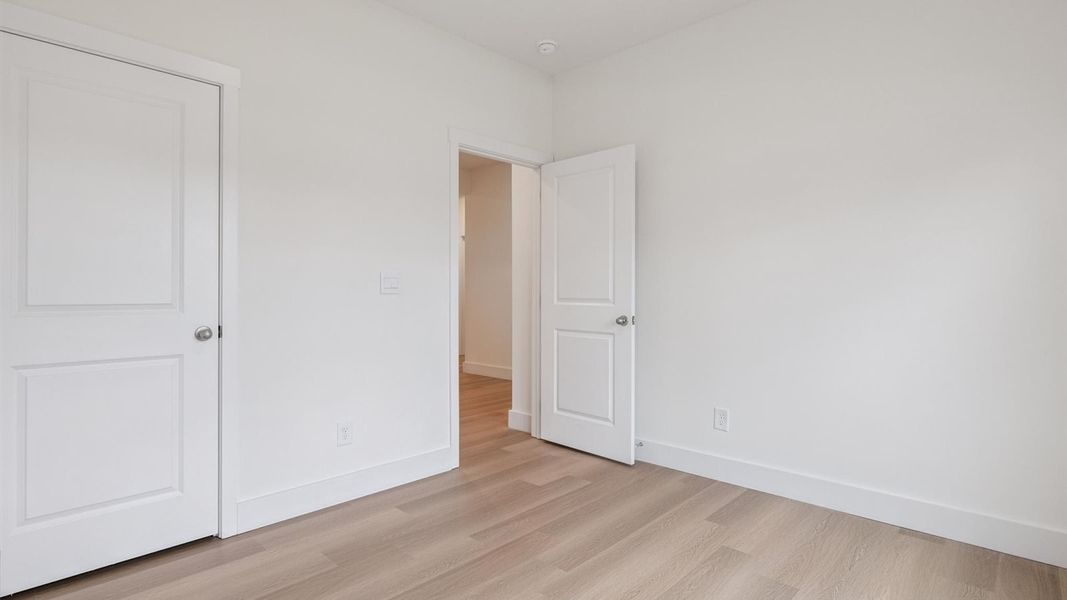 Spacious, unfurnished interior of a new home in Millstone Village, Morristown (Image 15).