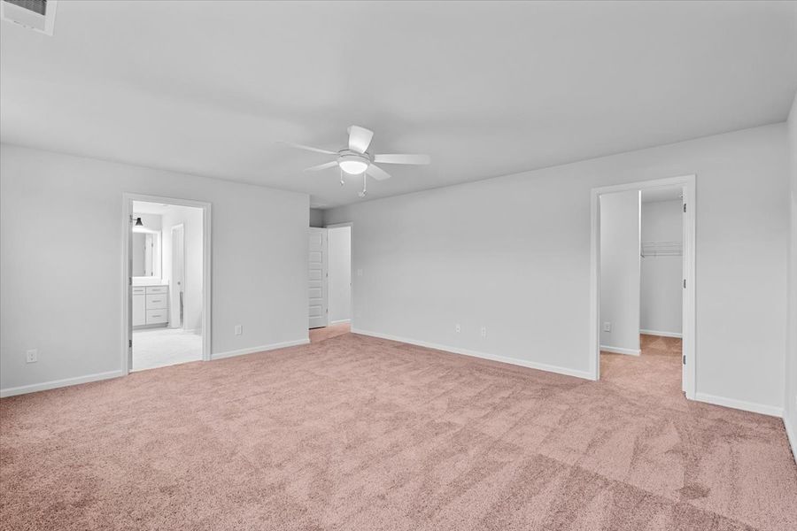 Spacious, unfurnished interior of a new home in Fieldstone, Lexington (Image 34).