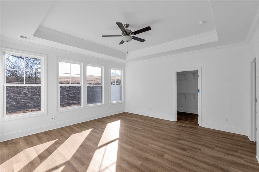 Spacious, unfurnished interior of a new home in Cross Creek Golf Club, Seneca (Image 18).