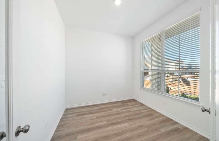 Flex Room/ Office Flex Room/ Office