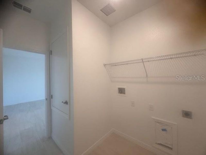 Spacious, unfurnished interior of a new home in Oakview, Apopka (Image 12).