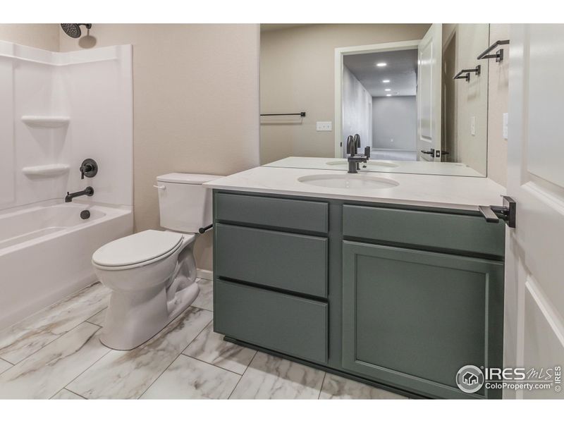 SECONDARY BATH SECONDARY BATH