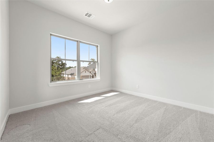 Spacious, unfurnished interior of a new home in Kresston, Montgomery (Image 13).