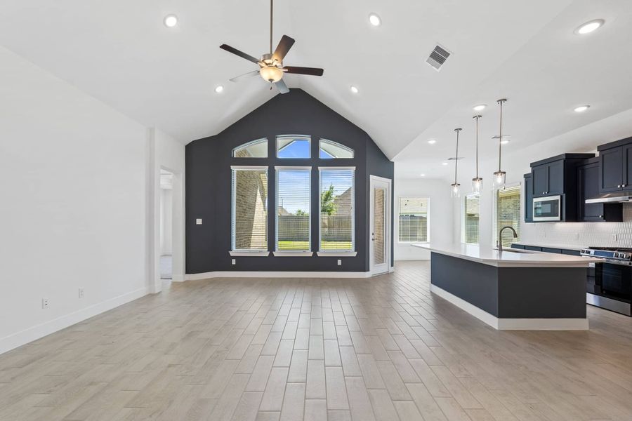 Spacious, unfurnished interior of a new home in Jordan Ranch, Fulshear (Image 25). Spacious, unfurnished interior of a new home in Jordan Ranch, Fulshear (Image 25).