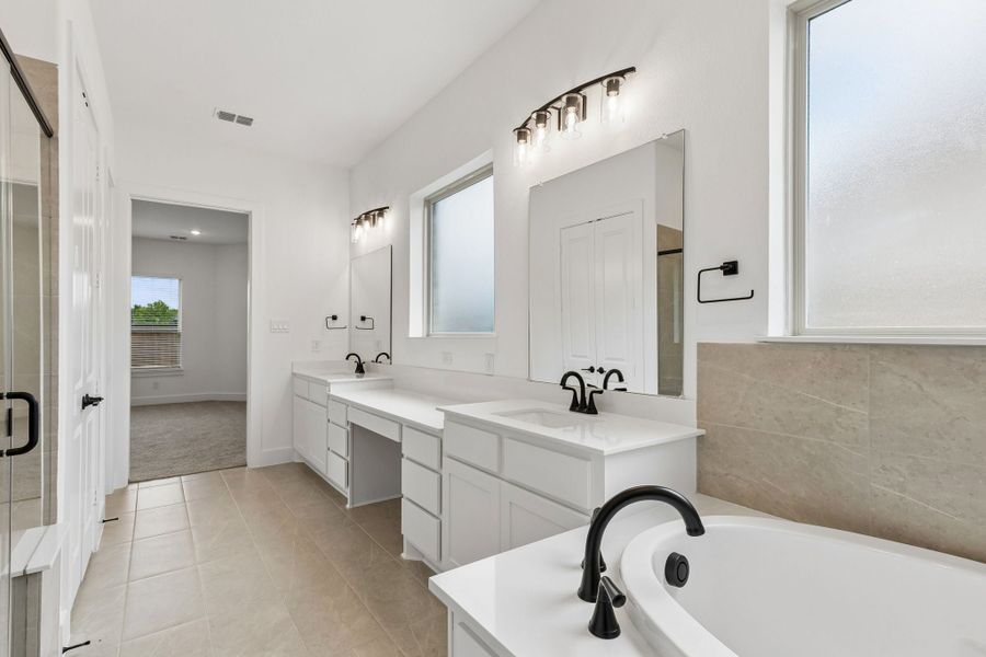 Furnished interior view inside a new home in Dove Hollow, Waxahachie (Image 10).