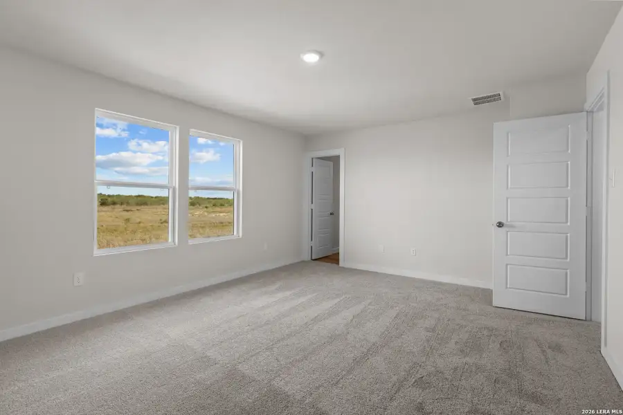 Spacious, unfurnished interior of a new home in Summerlin, San Antonio (Image 31).