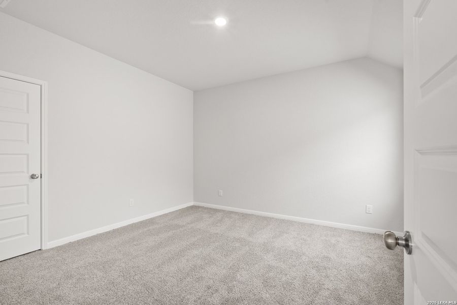Spacious, unfurnished interior of a new home in Hunters Ranch, San Antonio (Image 19).