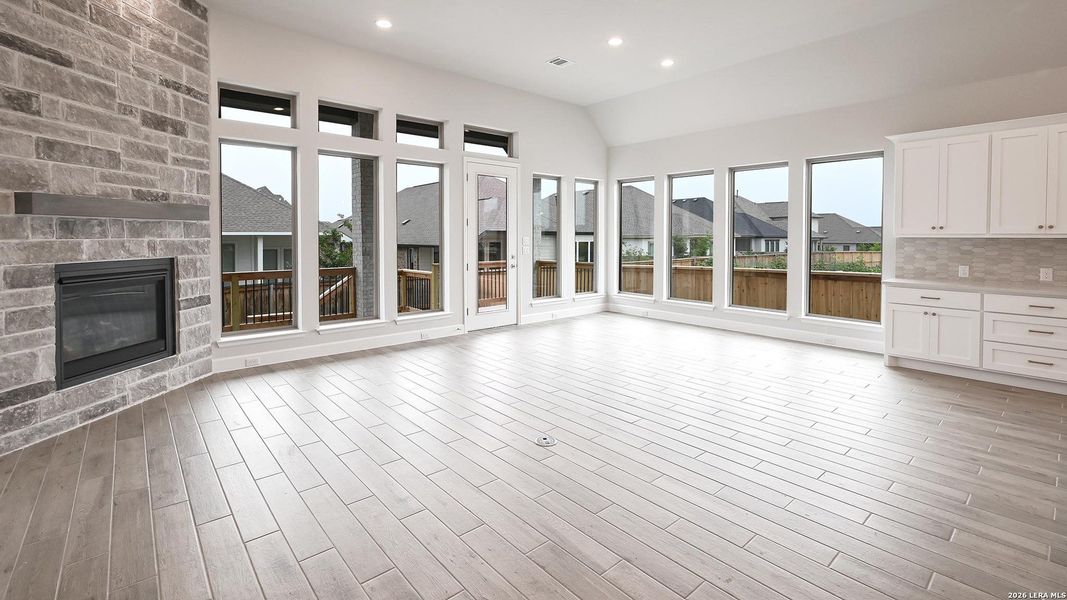 Spacious, unfurnished interior of a new home in Mayfair, New Braunfels (Image 23).