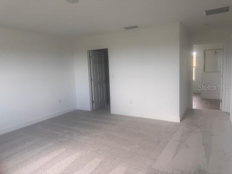 Spacious, unfurnished interior of a new home in Oakview, Apopka (Image 8).