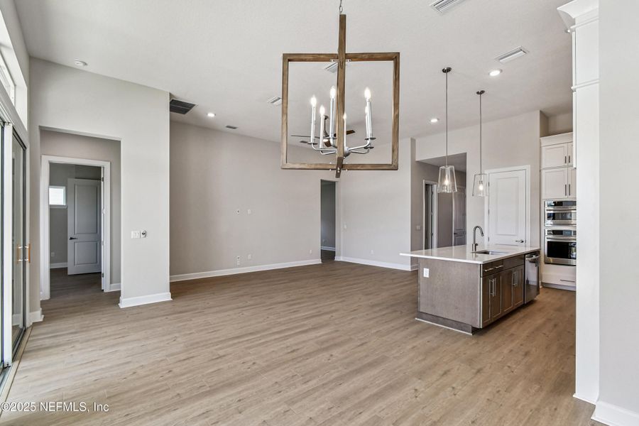 Spacious, unfurnished interior of a new home in , Jacksonville (Image 25).