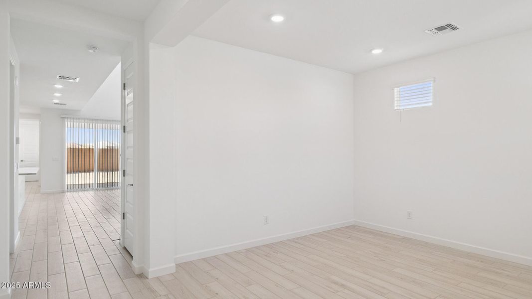 3985_Phoenician_Lot 2078_Aloravita_Peori