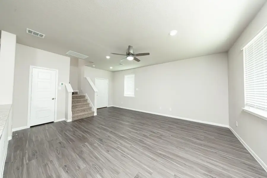 Spacious, unfurnished interior of a new home in Mackenzie Creek, Conroe (Image 11). Spacious, unfurnished interior of a new home in Mackenzie Creek, Conroe (Image 11).