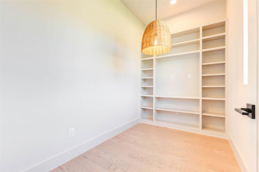 Spacious, unfurnished interior of a new home in , Fulshear (Image 34).