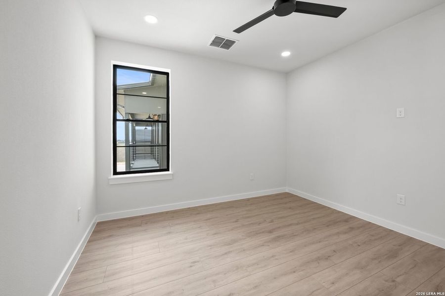Spacious, unfurnished interior of a new home in Dovetail, New Braunfels (Image 20).