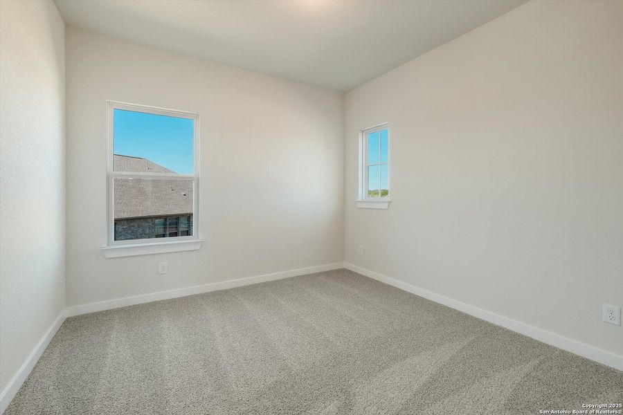 Spacious, unfurnished interior of a new home in Foxbrook, Schertz (Image 13).