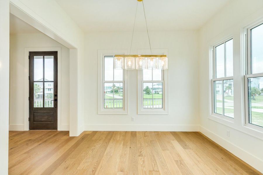 Spacious, unfurnished interior of a new home in , Galveston (Image 33).