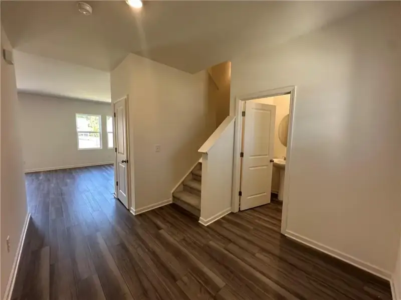 Spacious, unfurnished interior of a new home in Mt. Tabor Ridge, Dallas (Image 6). Spacious, unfurnished interior of a new home in Mt. Tabor Ridge, Dallas (Image 6).