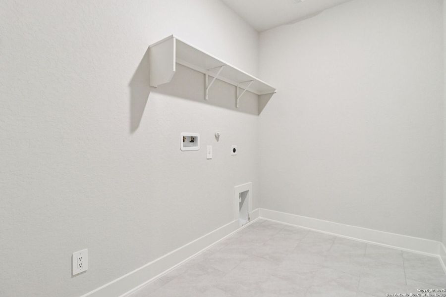 Spacious, unfurnished interior of a new home in Scenic Crest - Premier Series, Boerne (Image 26). Spacious, unfurnished interior of a new home in Scenic Crest - Premier Series, Boerne (Image 26).