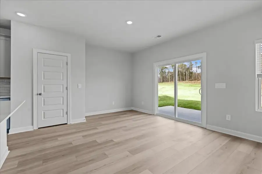 Spacious, unfurnished interior of a new home in Creek Ridge - Heritage Collection, Spartanburg (Image 12).