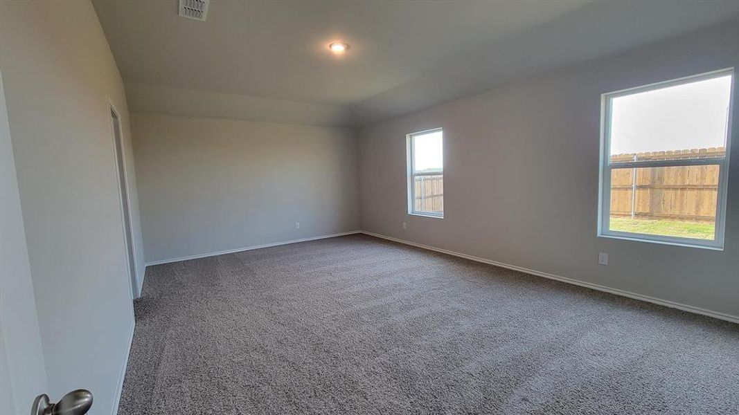 Spacious, unfurnished interior of a new home in Longhorn Estates, Fort Worth (Image 13). Spacious, unfurnished interior of a new home in Longhorn Estates, Fort Worth (Image 13).
