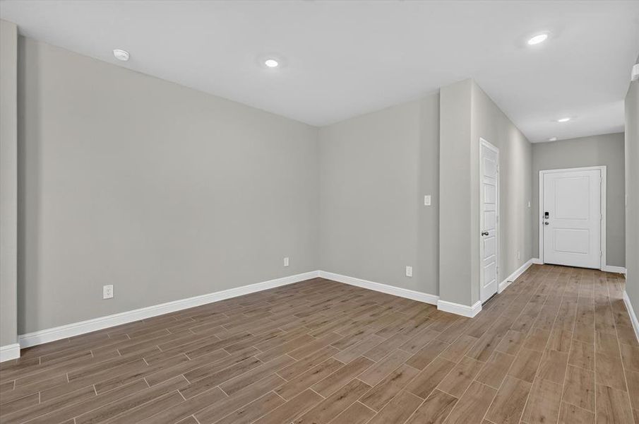 Spacious, unfurnished interior of a new home in , Justin (Image 22).