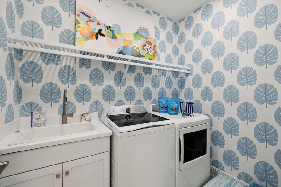 Representative furnished interior of a home built from the Heritage 2 by Neal Communities in Palmera, Venice (Image 11).