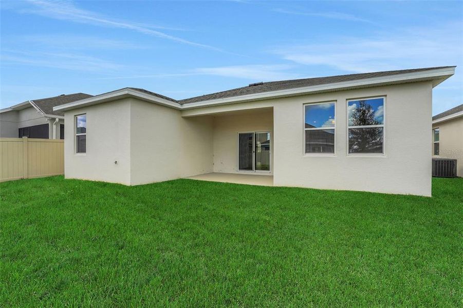 Exterior details and patio area of a home in Cypress Park Estates, Haines City (Image 18).