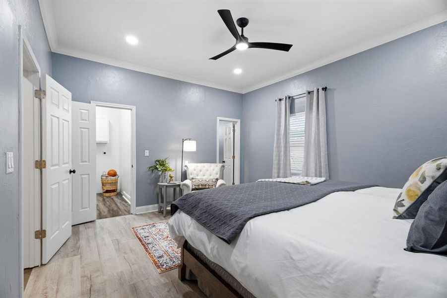 Primary has direct access to utility room