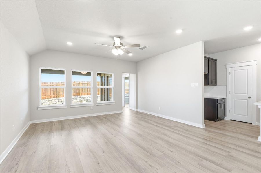 Spacious, unfurnished interior of a new home in Hunters Glen, Jarrell (Image 13).