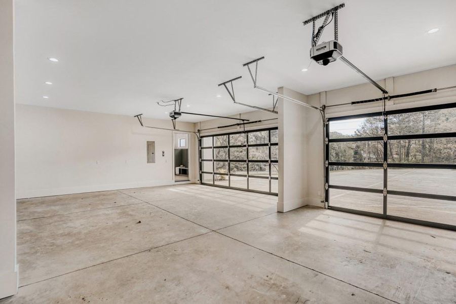Spacious, unfurnished interior of a new home in , Lawrenceville (Image 23).