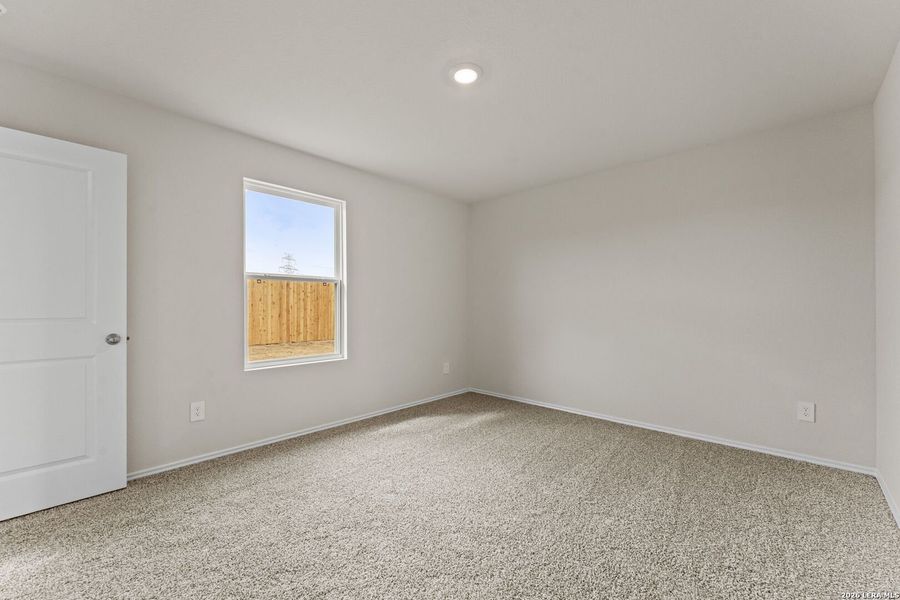 Spacious, unfurnished interior of a new home in Bollinger, Uhland (Image 17).