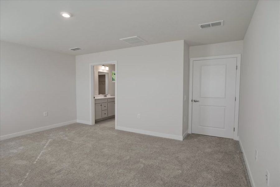 Spacious, unfurnished interior of a new home in Reidville Town Center Cottages, Duncan (Image 24).