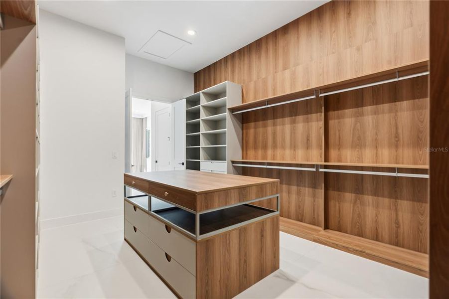 Furnished interior view inside a new home in , Montverde (Image 16).