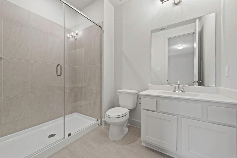 Furnished interior view inside a new home in Sienna, Missouri City (Image 8).