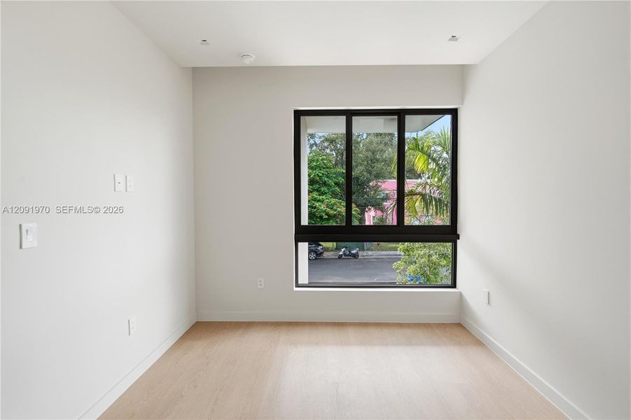 Spacious, unfurnished interior of a new home in , Miami (Image 21).