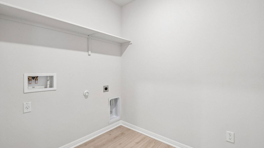 Spacious, unfurnished interior of a new home in Thunder Rock, Marble Falls (Image 25).