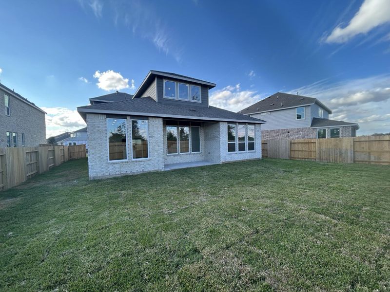 **Photos are a representation of the floor plan. This is not the actual homesite.**