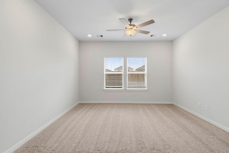 Spacious, unfurnished interior of a new home in Sunterra Lakes, Brookshire (Image 20).