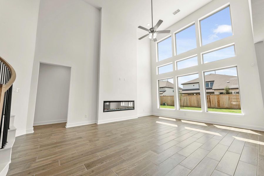 Representative image. Features, specifications, selections and colors may vary. Representative image. Features, specifications, selections and colors may vary.