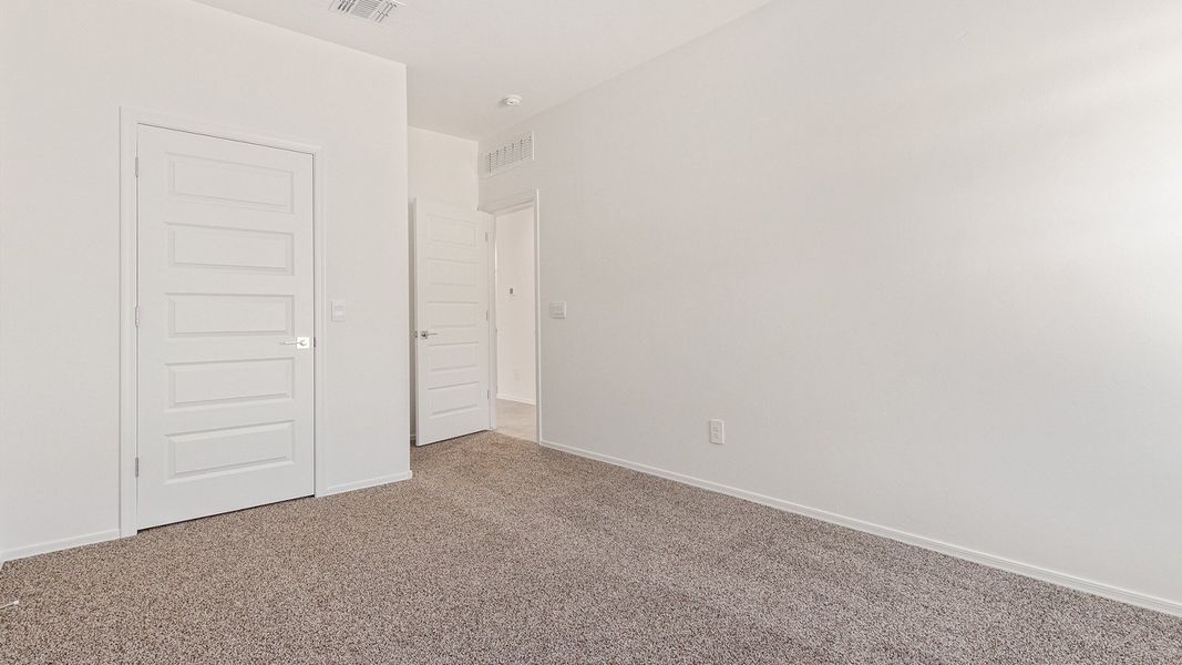 Spacious, unfurnished interior of a new home in Sycamore Vista, Vail (Image 31).