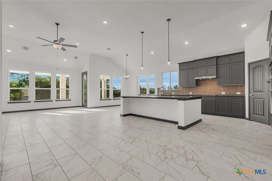 Image 37 of a home in Heritage Oaks.