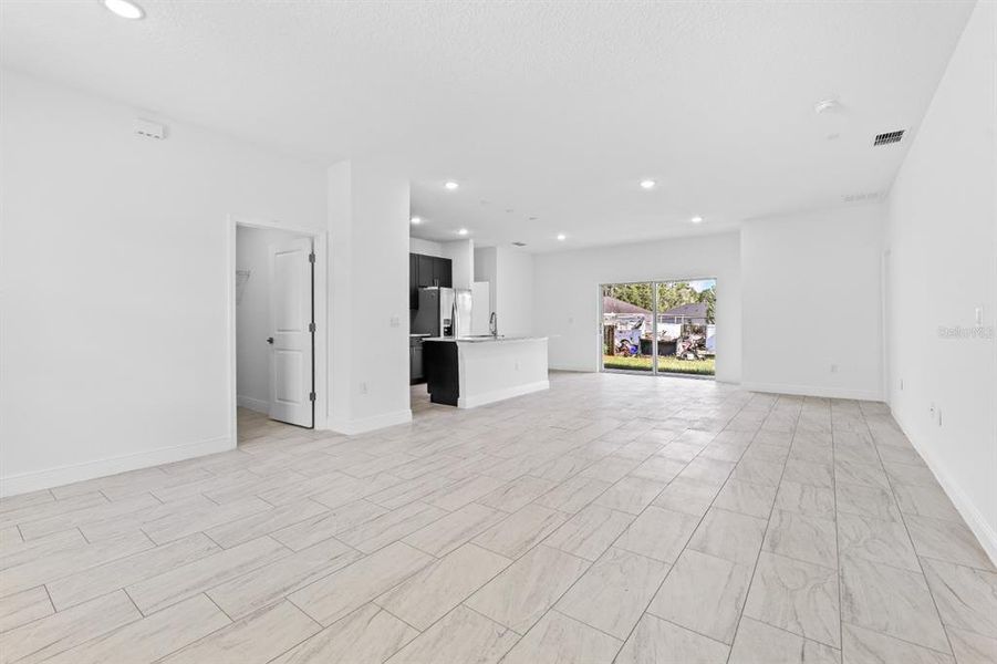 Spacious, unfurnished interior of a new home in , Citrus Springs (Image 22).