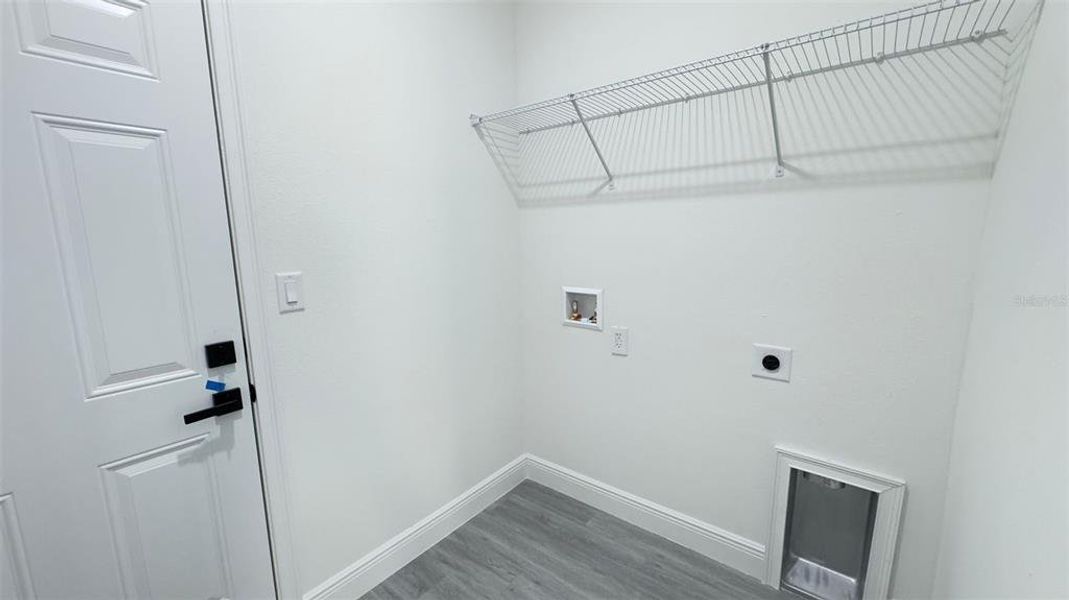 Spacious, unfurnished interior of a new home in , Citrus Springs (Image 11).