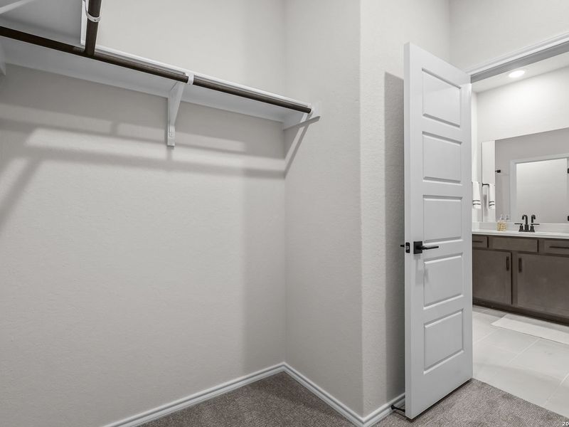 Image 42 of a home in Royal Crest.