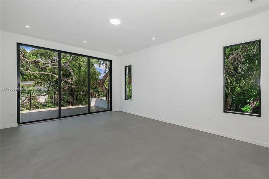 Spacious, unfurnished interior of a new home in , Miami (Image 22).