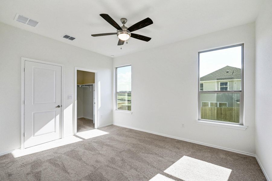 Spacious, unfurnished interior of a new home in Creekside at Estancia, Austin (Image 19).